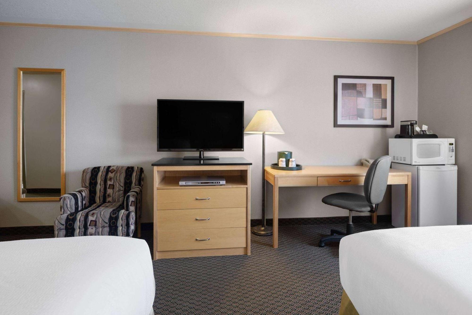 Travelodge By Wyndham Fort Mcmurray Buitenkant foto