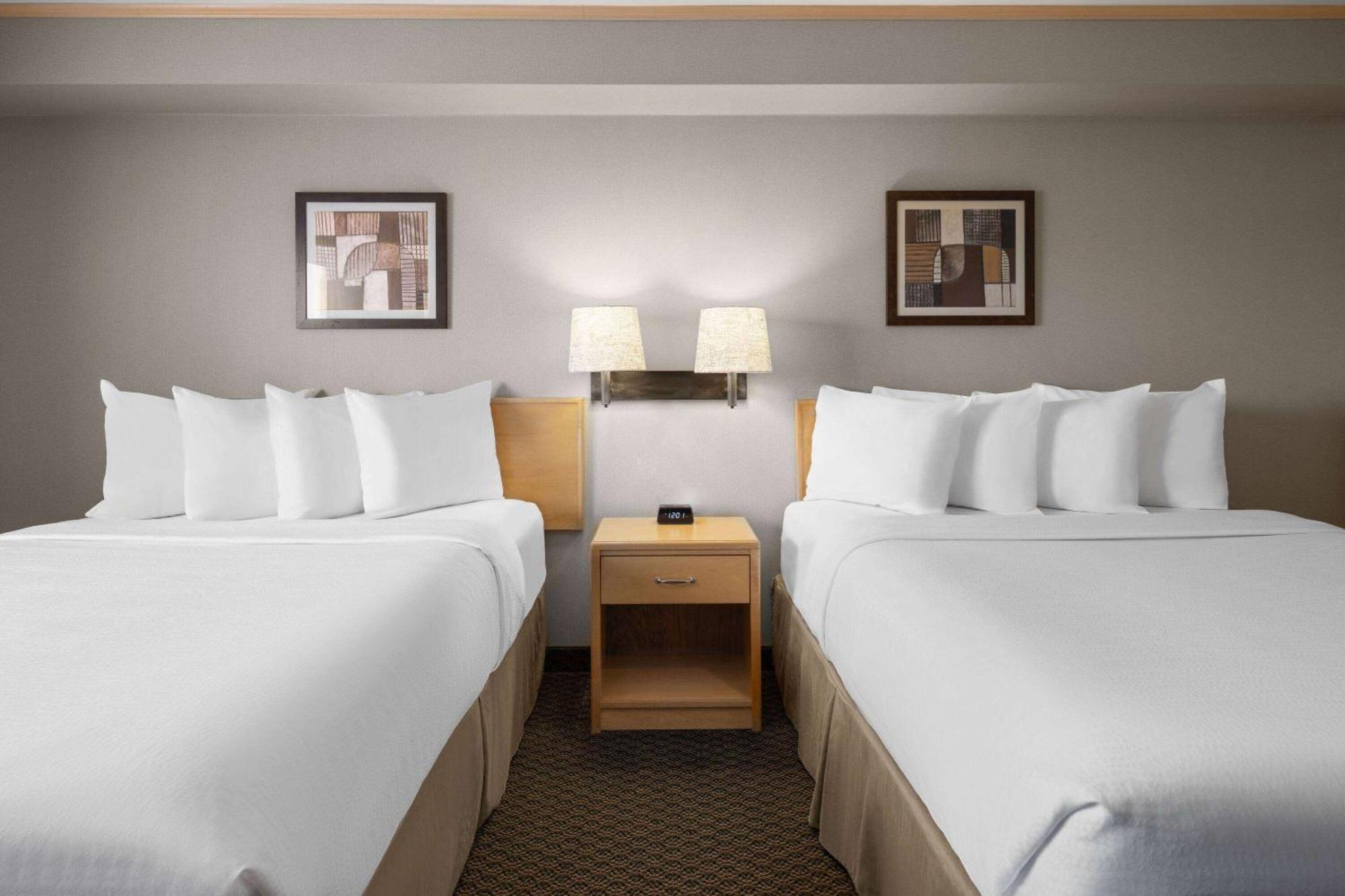 Travelodge By Wyndham Fort Mcmurray Buitenkant foto