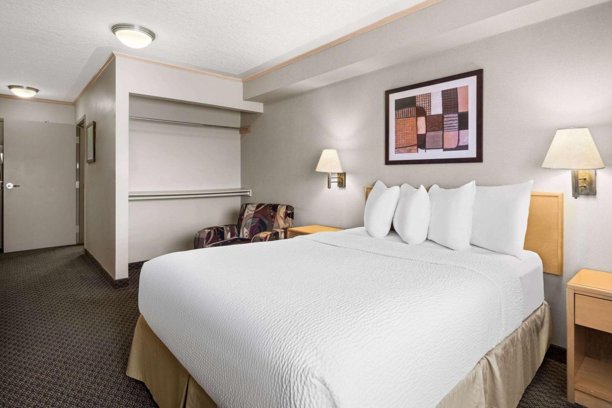 Travelodge By Wyndham Fort Mcmurray Buitenkant foto