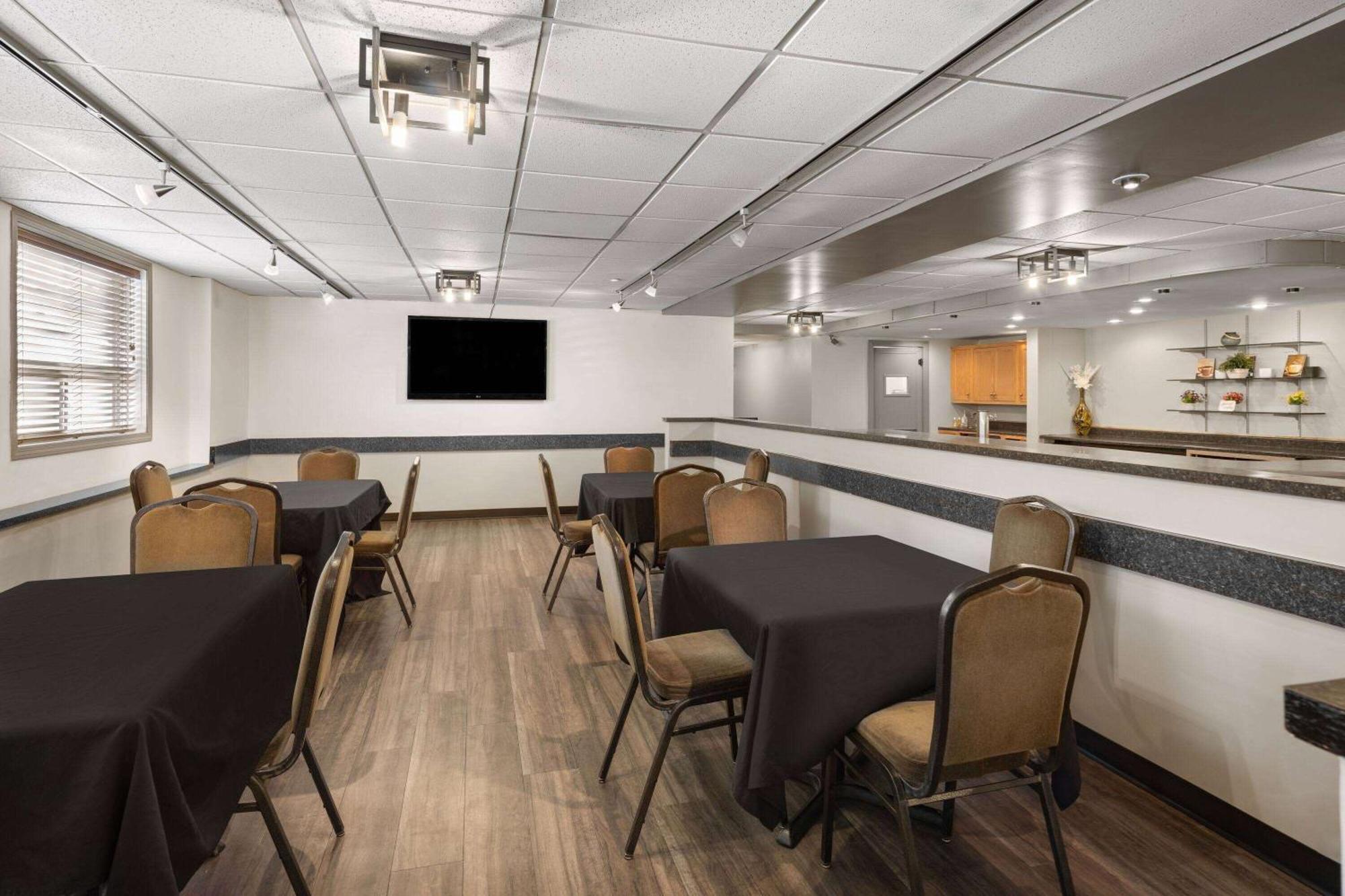Travelodge By Wyndham Fort Mcmurray Buitenkant foto