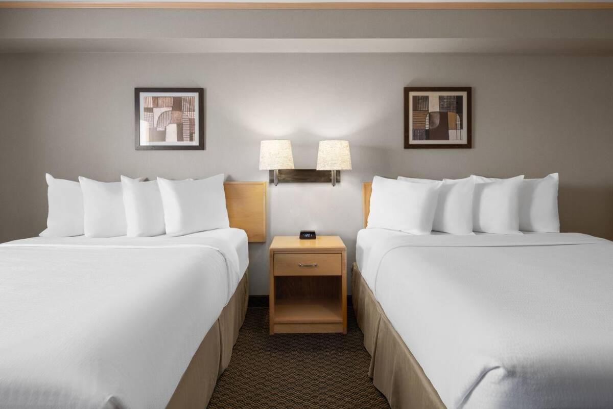 Travelodge By Wyndham Fort Mcmurray Buitenkant foto