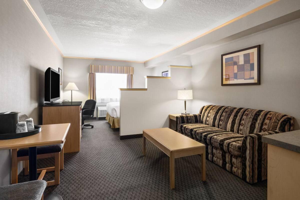 Travelodge By Wyndham Fort Mcmurray Buitenkant foto