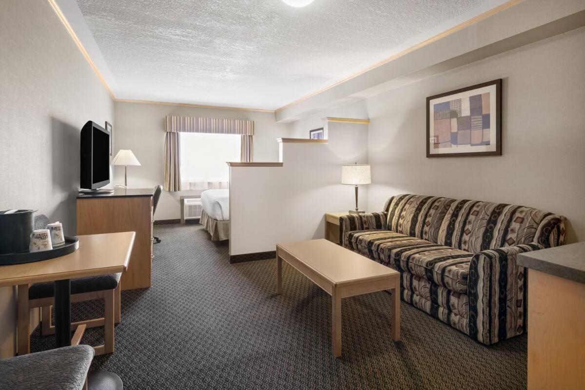 Travelodge By Wyndham Fort Mcmurray Buitenkant foto