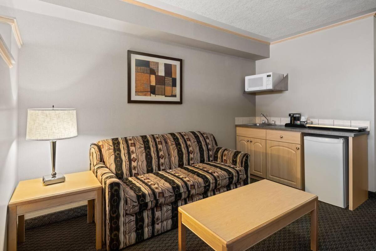 Travelodge By Wyndham Fort Mcmurray Buitenkant foto