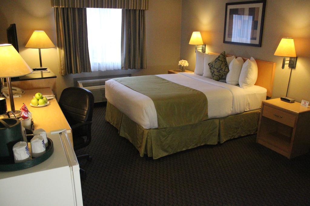 Travelodge By Wyndham Fort Mcmurray Buitenkant foto