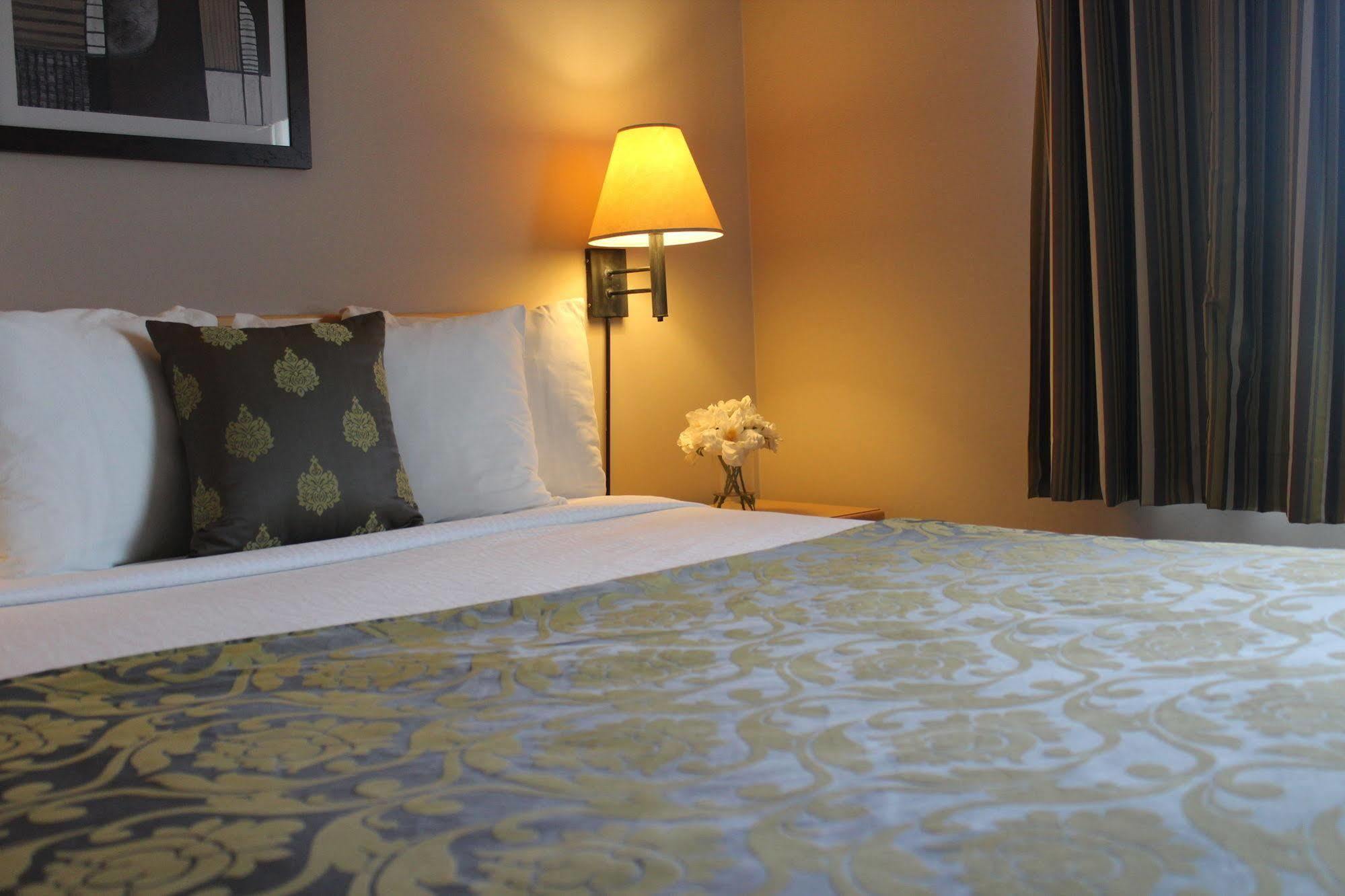 Travelodge By Wyndham Fort Mcmurray Buitenkant foto