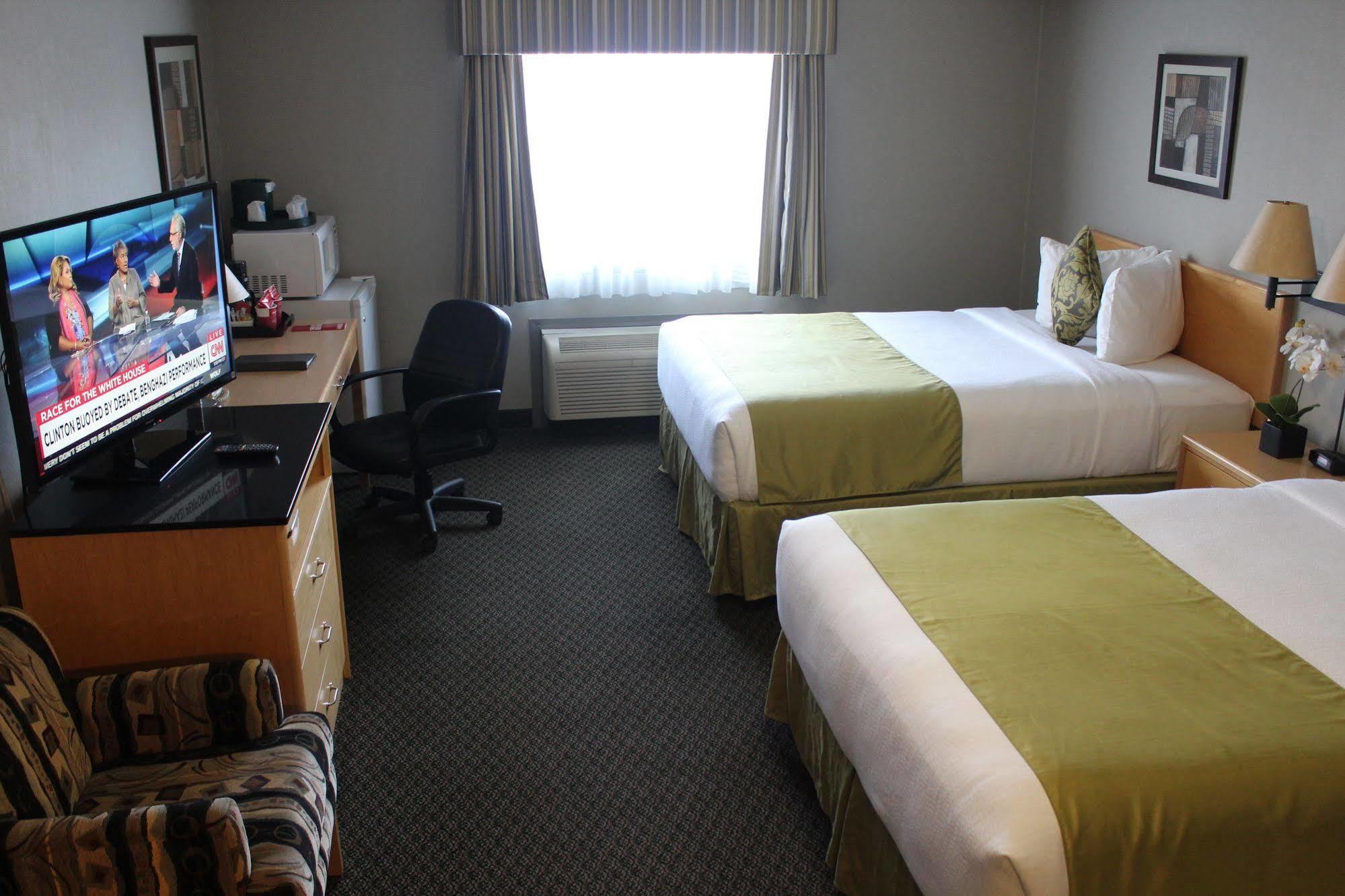 Travelodge By Wyndham Fort Mcmurray Buitenkant foto