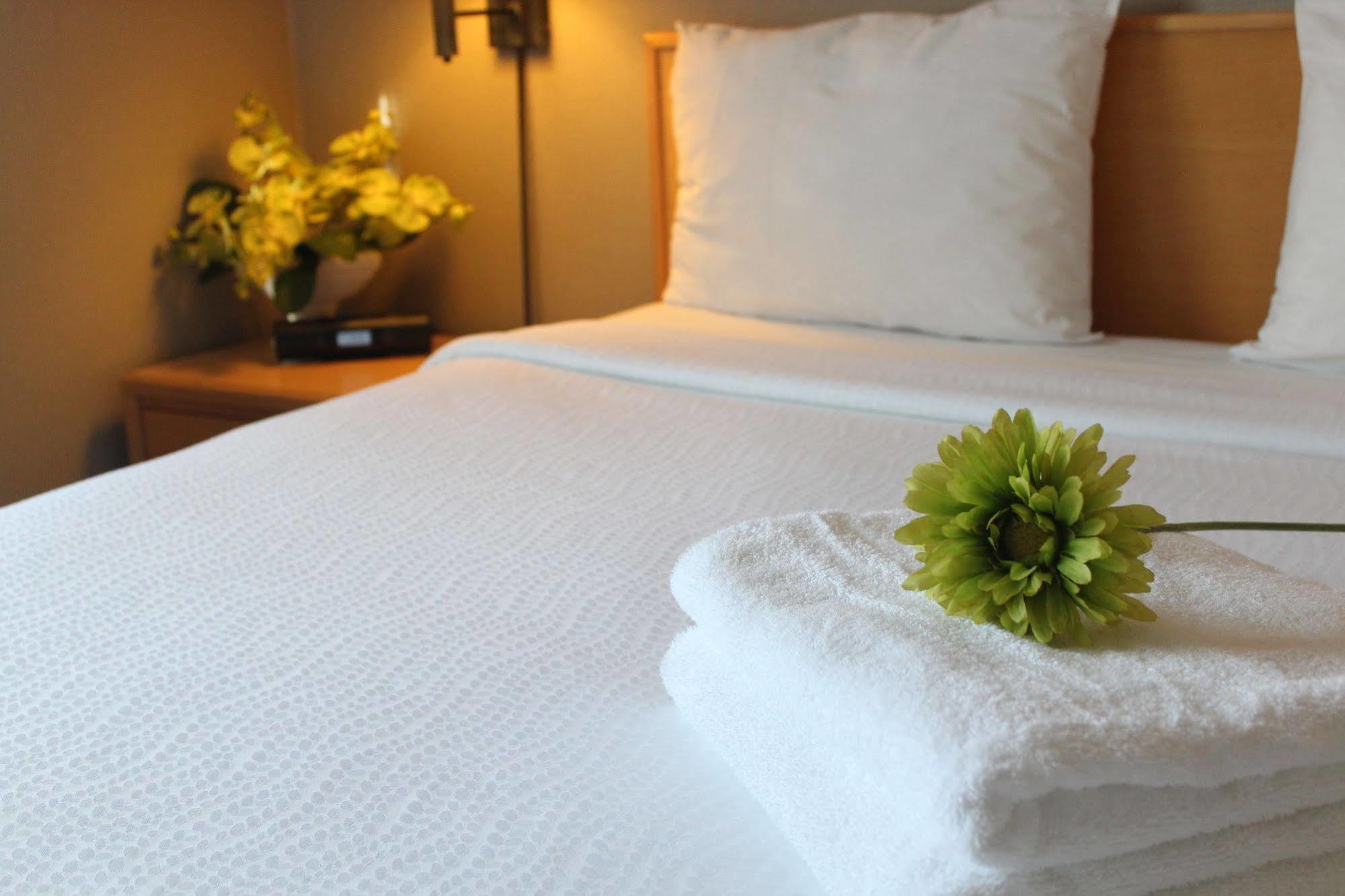 Travelodge By Wyndham Fort Mcmurray Buitenkant foto