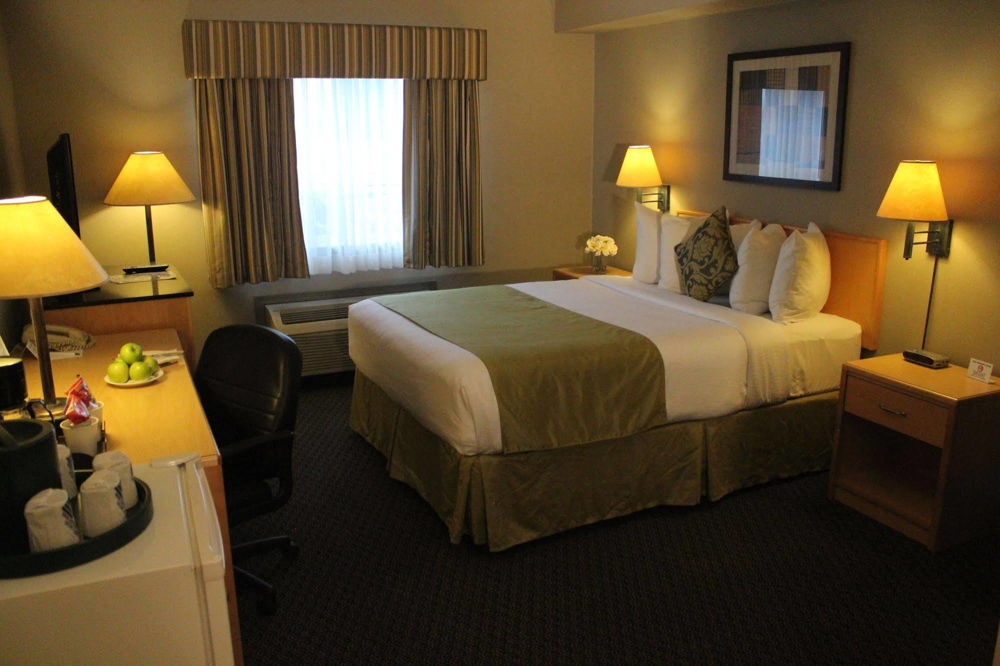 Travelodge By Wyndham Fort Mcmurray Buitenkant foto