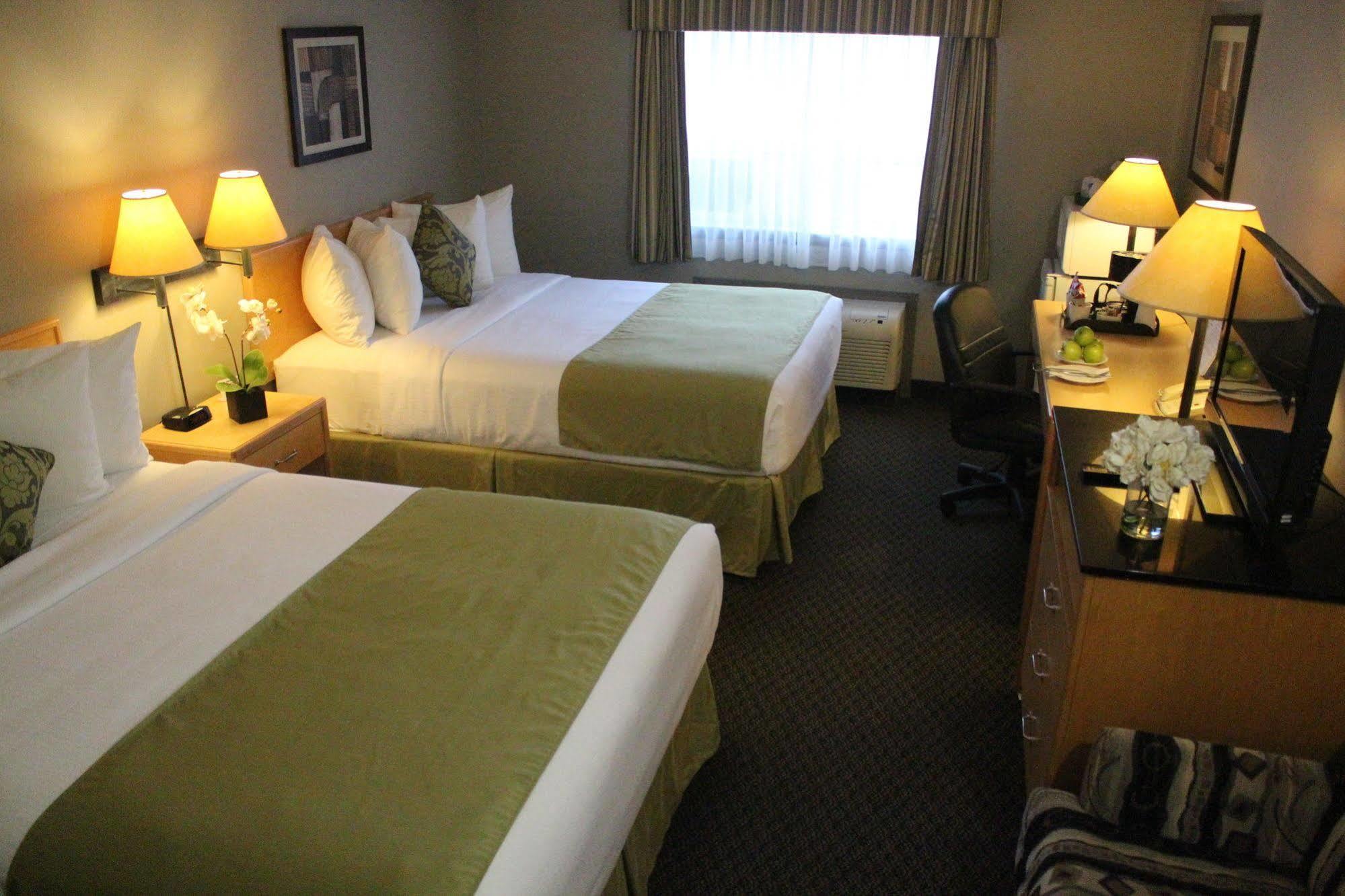 Travelodge By Wyndham Fort Mcmurray Buitenkant foto