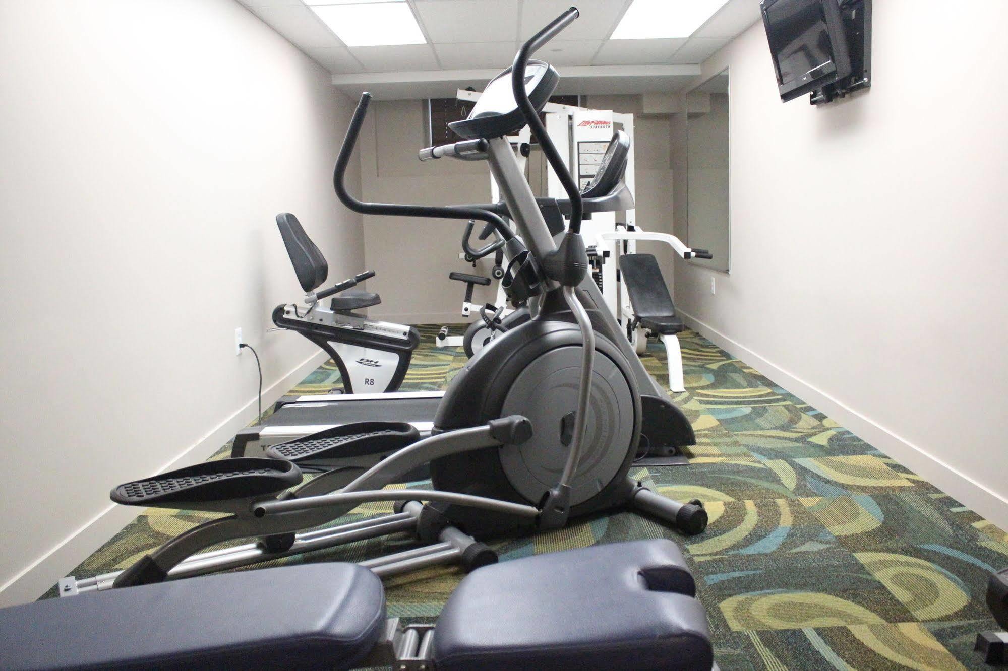 Travelodge By Wyndham Fort Mcmurray Buitenkant foto